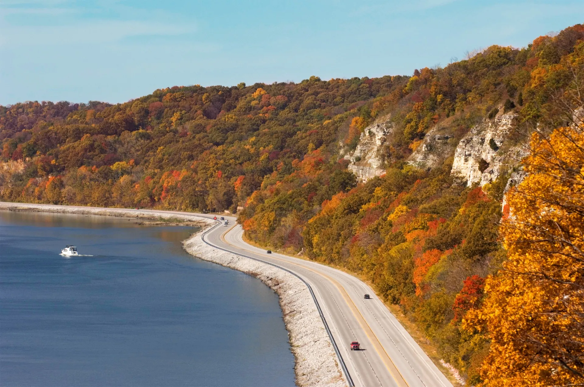 Great River Road along the Mississippi River with autumn colors